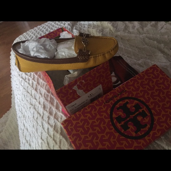 COPY - Tory burch mustard shoes 😍🎉💃🏽 - Picture 2 of 3